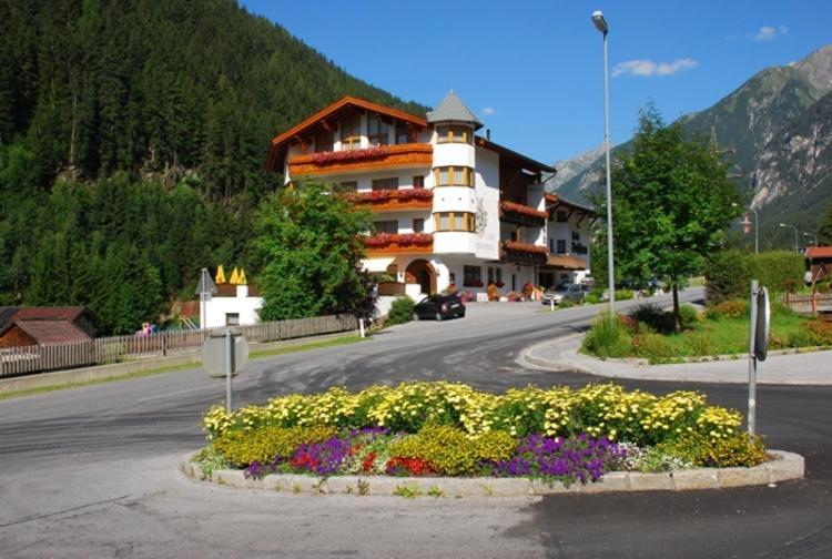 Hotel Troschana Flirsch Exteriér fotografie